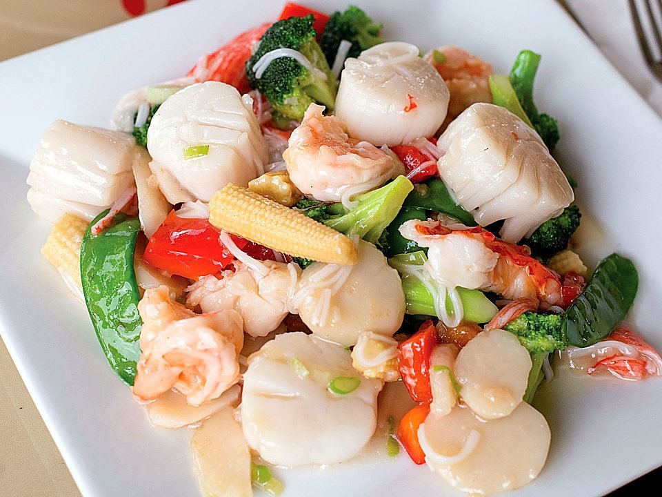 Shrimp and scallops with vegetables